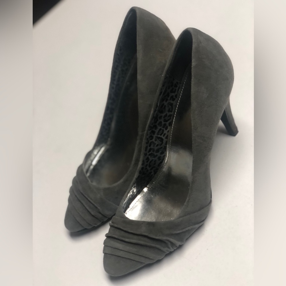 Style&Co. Size 7M Grey Ruffled Front Almond Tip Suede Heels.3.5 Inch Heel.